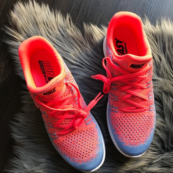 NWOB FLYKNIT LUNAREPIC WOMENS SIZE 10.5 - Picture 2 of 7